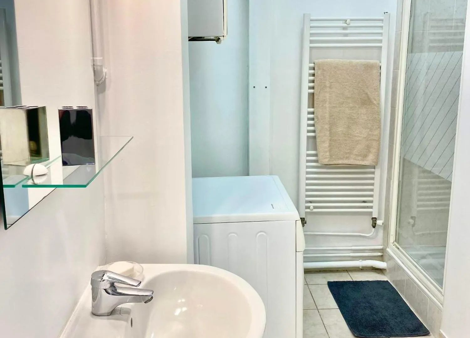 Apartment Charmant Appartement Paris 8.